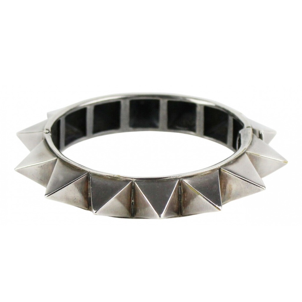 Tom Binns pyramid spike cuff in a gunmetal tone authentic bracelet so beautiful